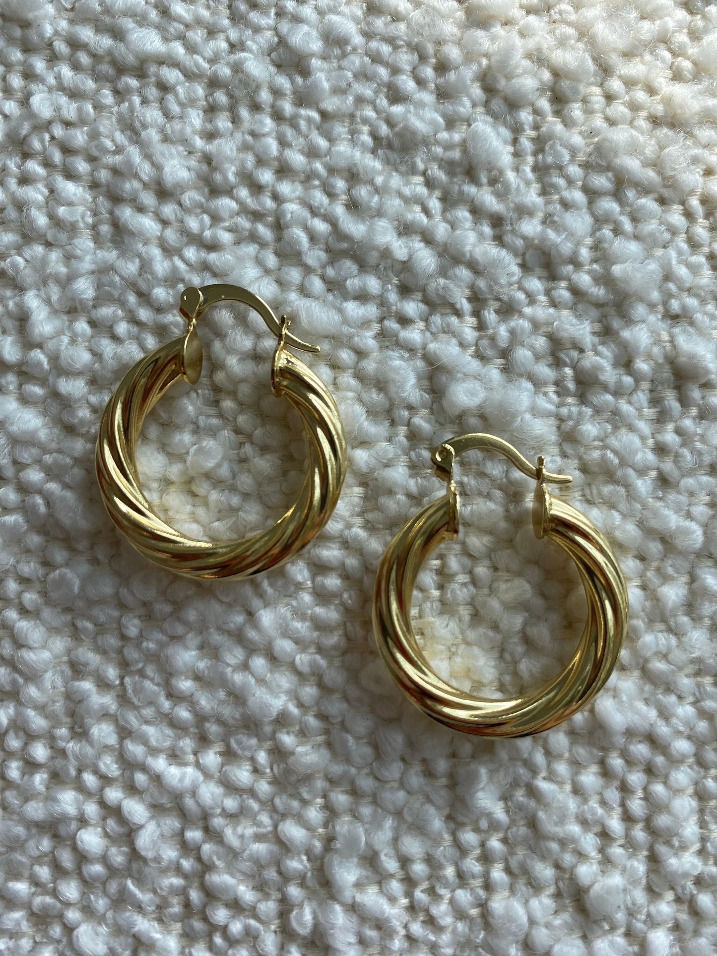 CLASSIC GOLD TWIST HOOP EARRINGS