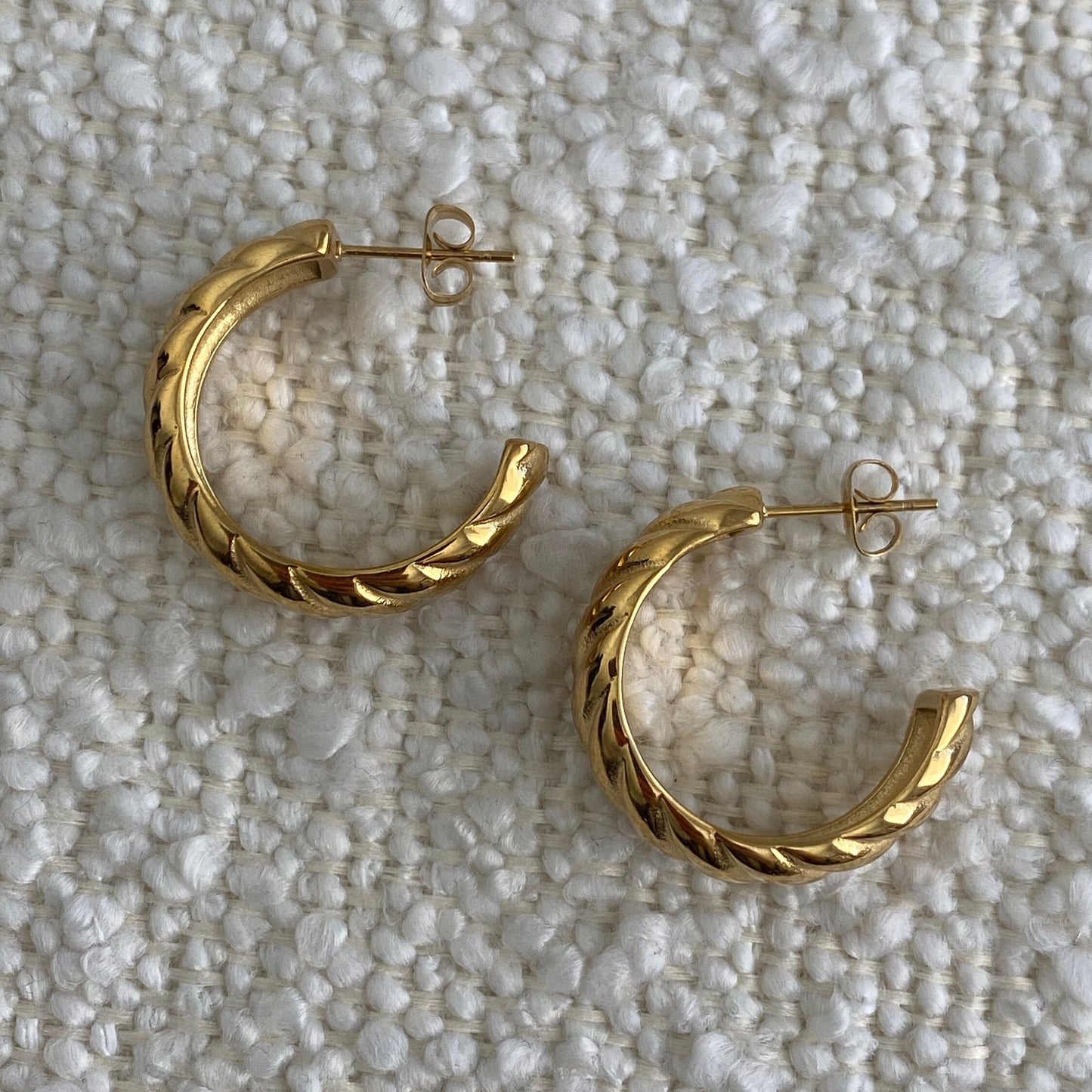 GOLD CROISSANT HOOP EARRINGS