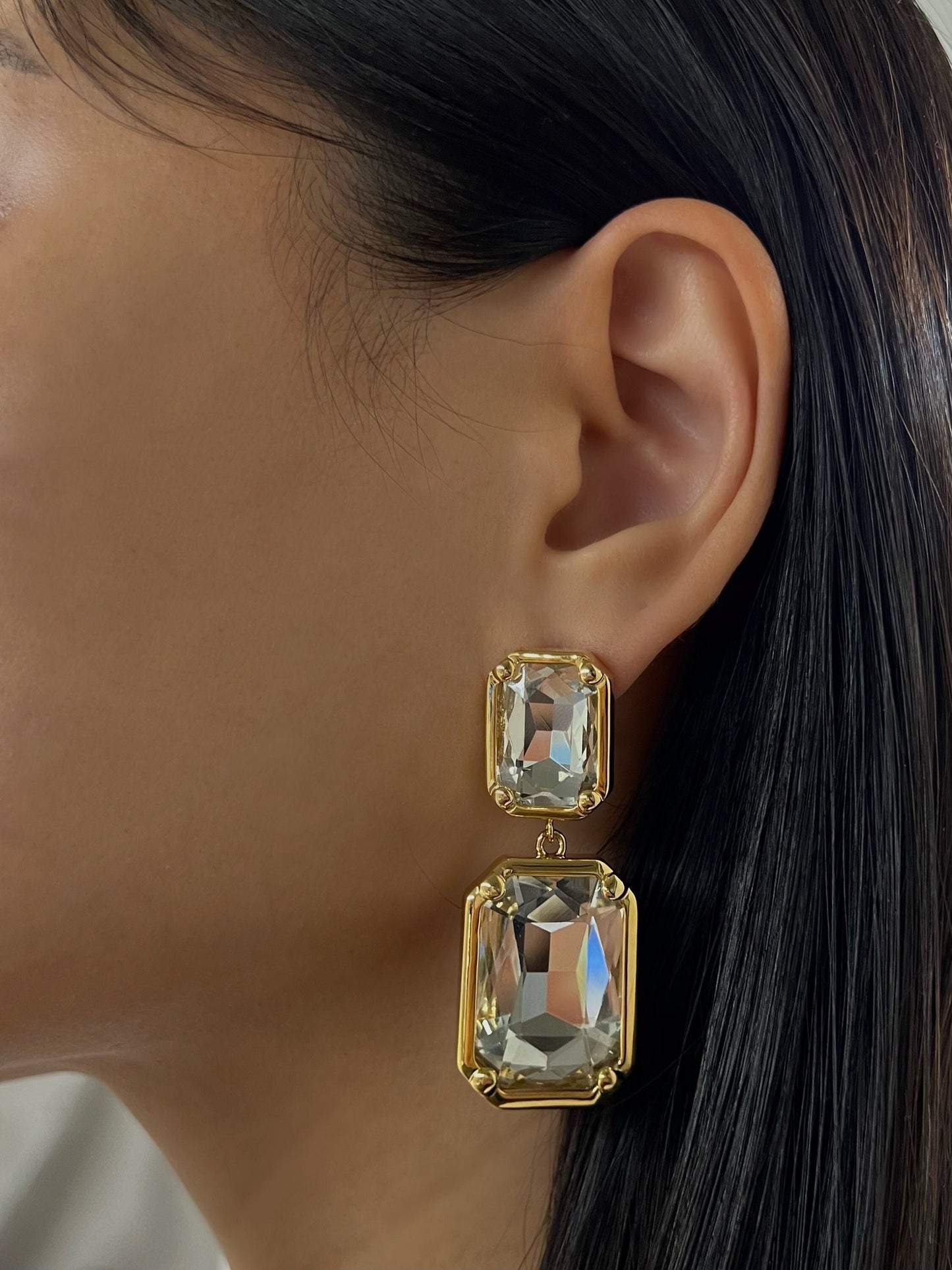 GOLD CRYSTAL STONE DANGLE DROP EARRINGS