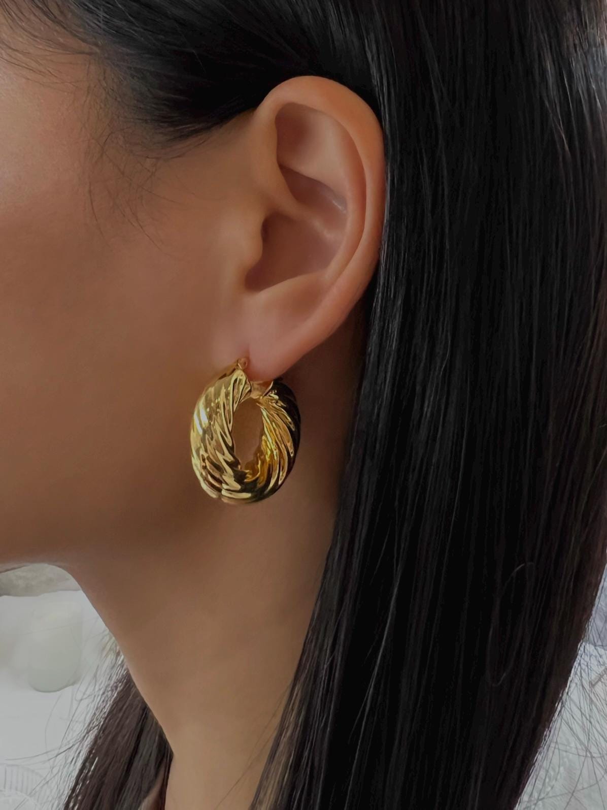 CHUNKY GOLD TWIST HOOP EARRINGS