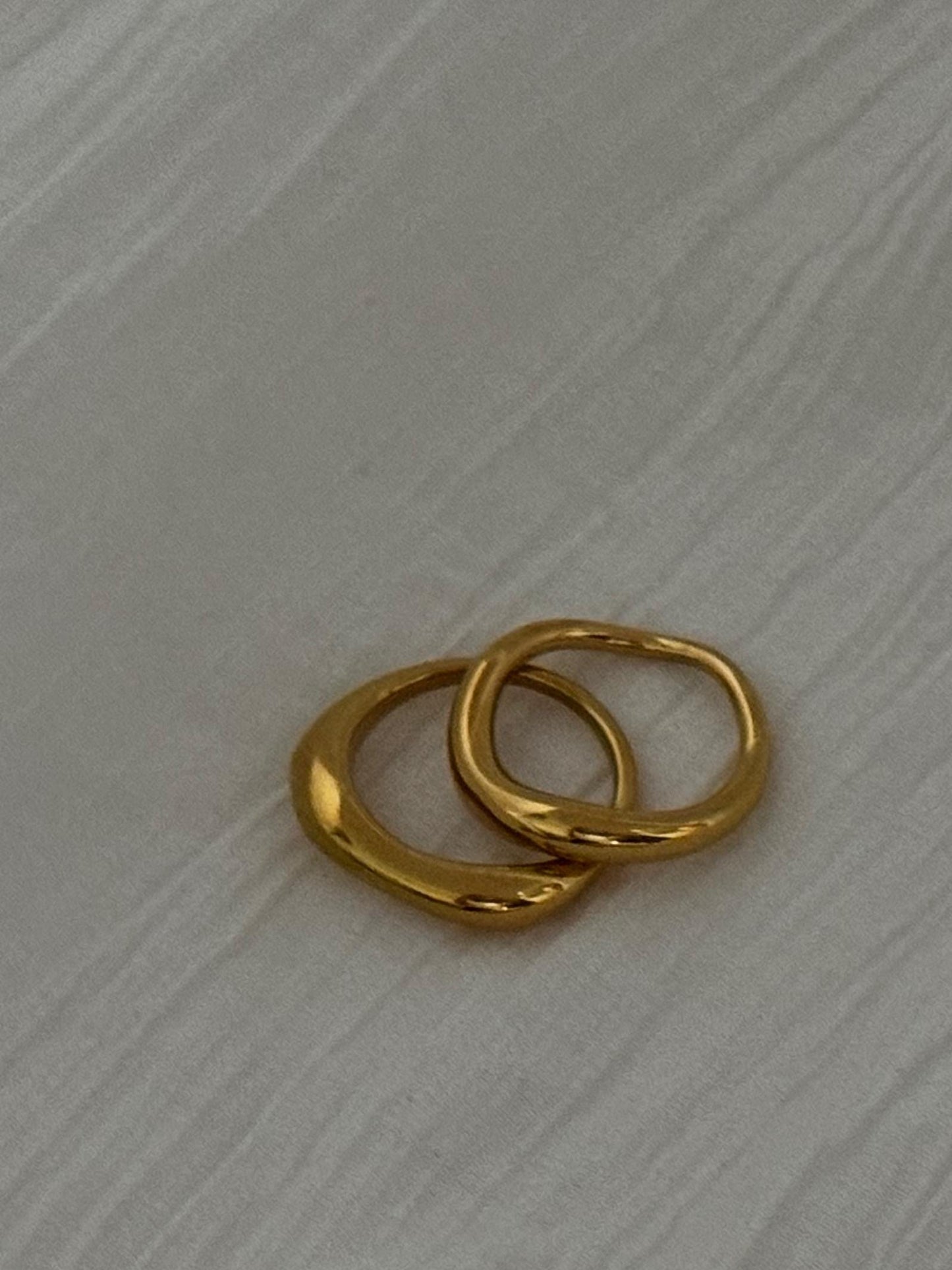 IRREGULAR STACKABLE WAVE RING SET OF 2