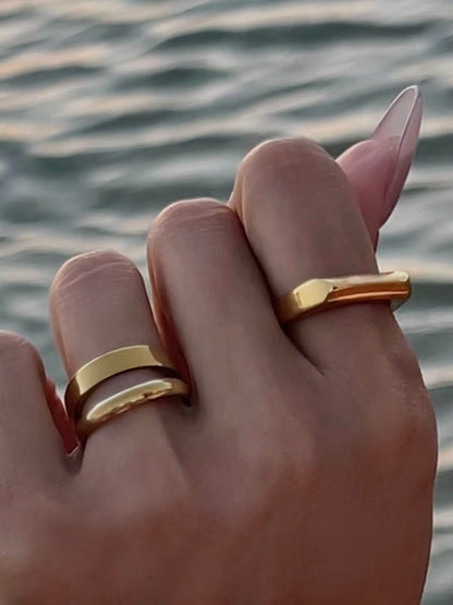 SLEEK GEOMETRIC GOLD STATEMENT RING