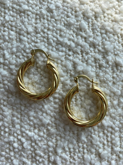CLASSIC GOLD TWIST HOOP EARRINGS