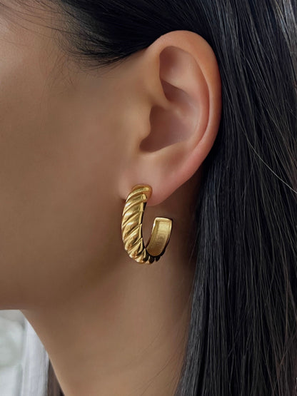 GOLD CROISSANT HOOP EARRINGS