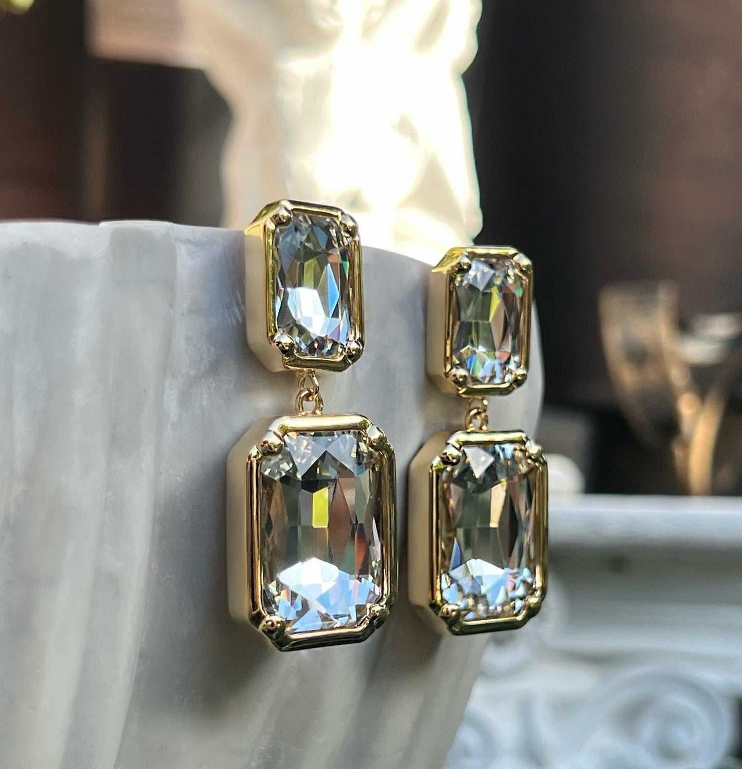 GOLD CRYSTAL STONE DANGLE DROP EARRINGS
