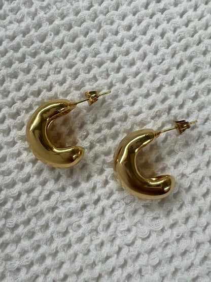 IRREGULAR WAVY CHUNKY GOLD EARRINGS