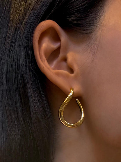 CHUNKY GOLD HOOK EARRINGS